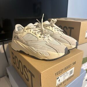 Yeezy Boost 700